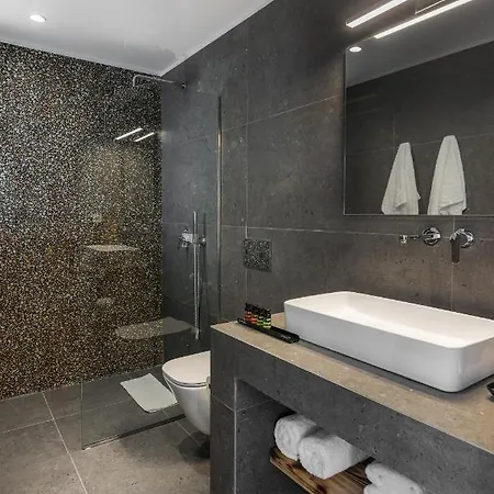 Volcanic Arc Hotel 3*