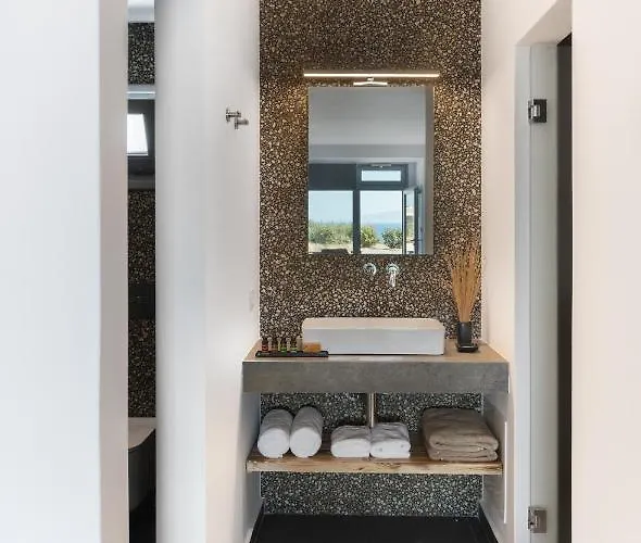 Volcanic Arc Hotel Oia