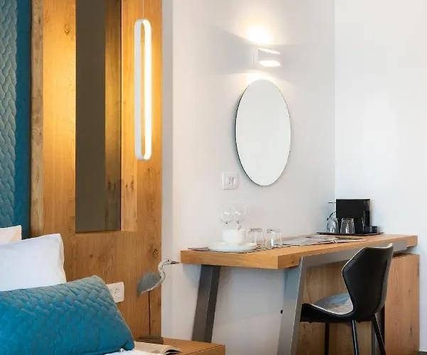 Volcanic Arc Hotel Oia (Santorini)