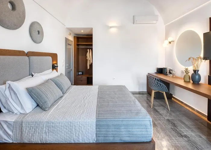 Volcanic Arc Oia (Santorini)